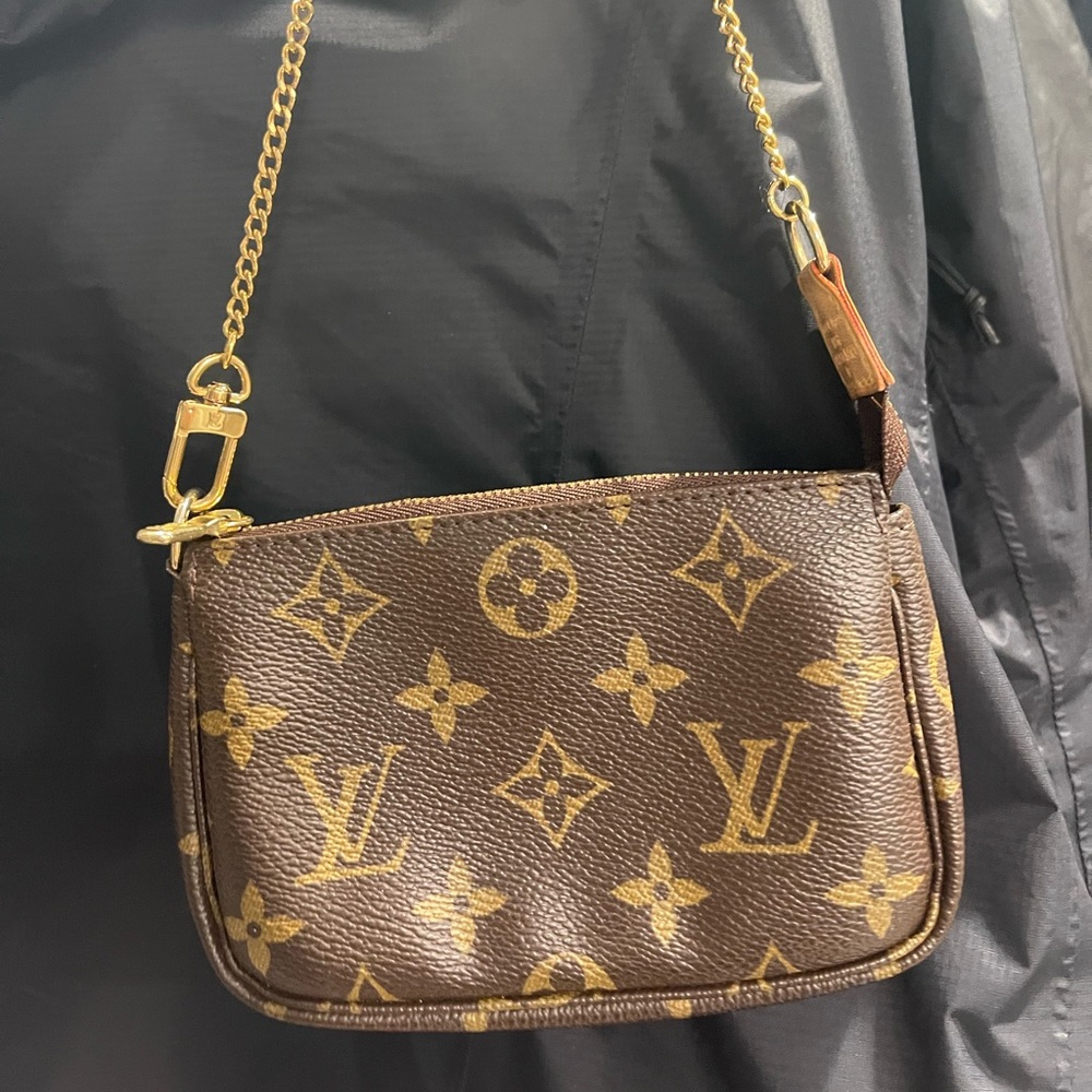 Louis Vuitton mini pouchette